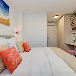 Βίλα Luxury Blue Sky, Private Pool, Breakfast Ποντστράνα