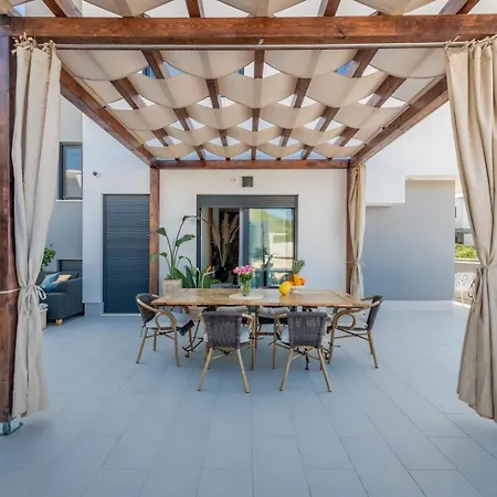 Luxury Blue Sky, Private Pool, Breakfast