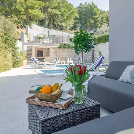 别墅 Luxury Blue Sky, Private Pool, Breakfast 珀德垂那