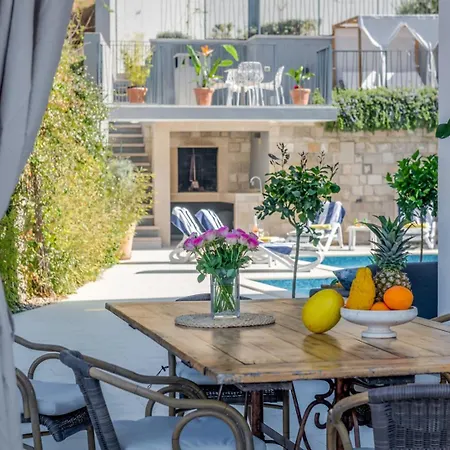 Luxury Blue Sky, Private Pool, Breakfast 珀德垂那