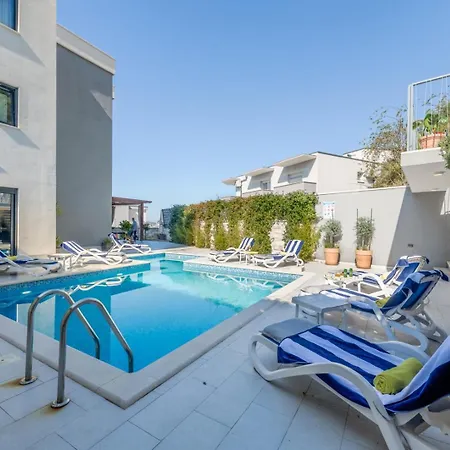 别墅 Luxury Blue Sky, Private Pool, Breakfast 珀德垂那