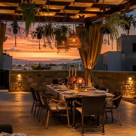 Luxury Blue Sky, Private Pool, Breakfast Villa