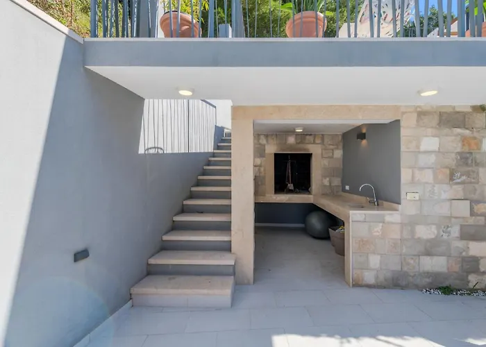 Вилла Luxury Blue Sky, Private Pool, Breakfast Подстрана