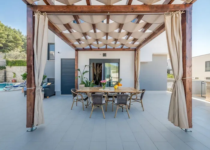 Luxury Blue Sky, Private Pool, Breakfast
