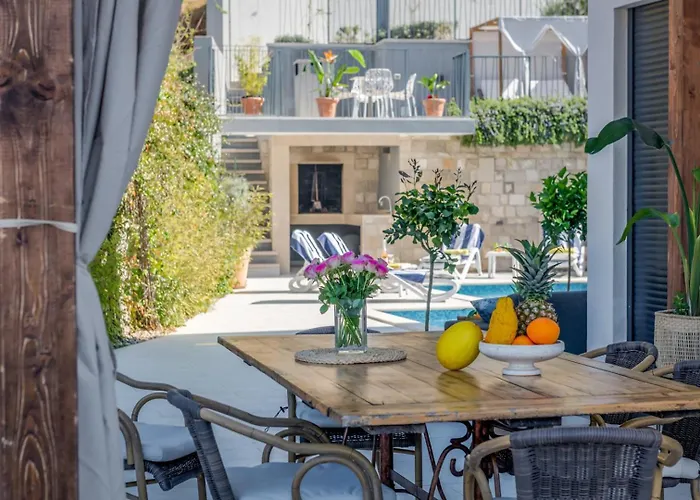 Luxury Blue Sky, Private Pool, Breakfast Подстрана